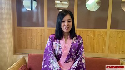 Otu nwanyị Japan dị afọ 41 na-aghọgbu di ya ma ụmụ nwoke na-enwe mmekọahụ maka ego. Anụ ọhịa Asia hụrụ n'anya nwa ntutu ọtụ mmekọahụ, igbu egbugbu na blowjobs. masturbating standing doggy IFOM OSAKAPORN